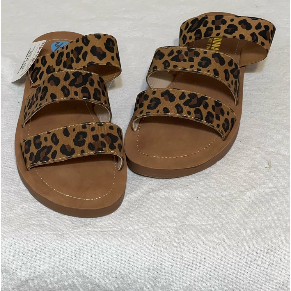CUSHIONAIRE Leopard Slide Sandals 7.5